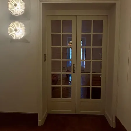 Appartamento Classic Parisian Charm Meets 70s Design - 2br