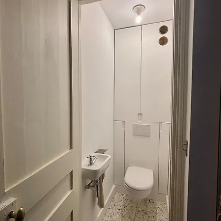 Apartment Classic Parisian Charm Meets 70s Design - 2br