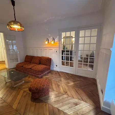 Appartamento Classic Parisian Charm Meets 70s Design - 2br Parigi
