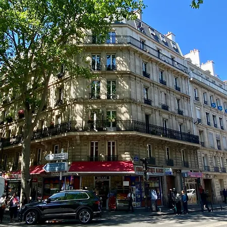 Appartamento Classic Parisian Charm Meets 70s Design - 2br
