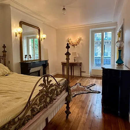Appartamento Classic Parisian Charm Meets 70s Design - 2br *